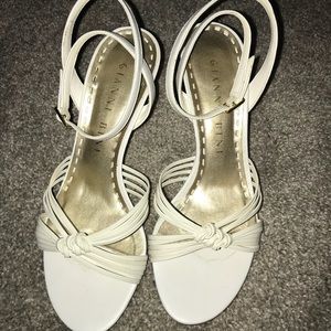 Gianni Bini Leather Heels “Ivete”